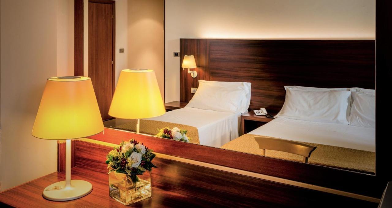 פוליניו Delfina Palace Hotel מראה חיצוני תמונה