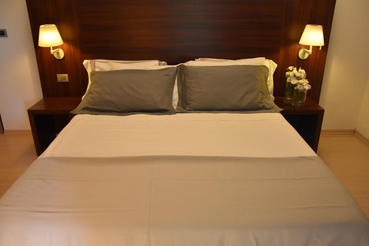 פוליניו Delfina Palace Hotel מראה חיצוני תמונה
