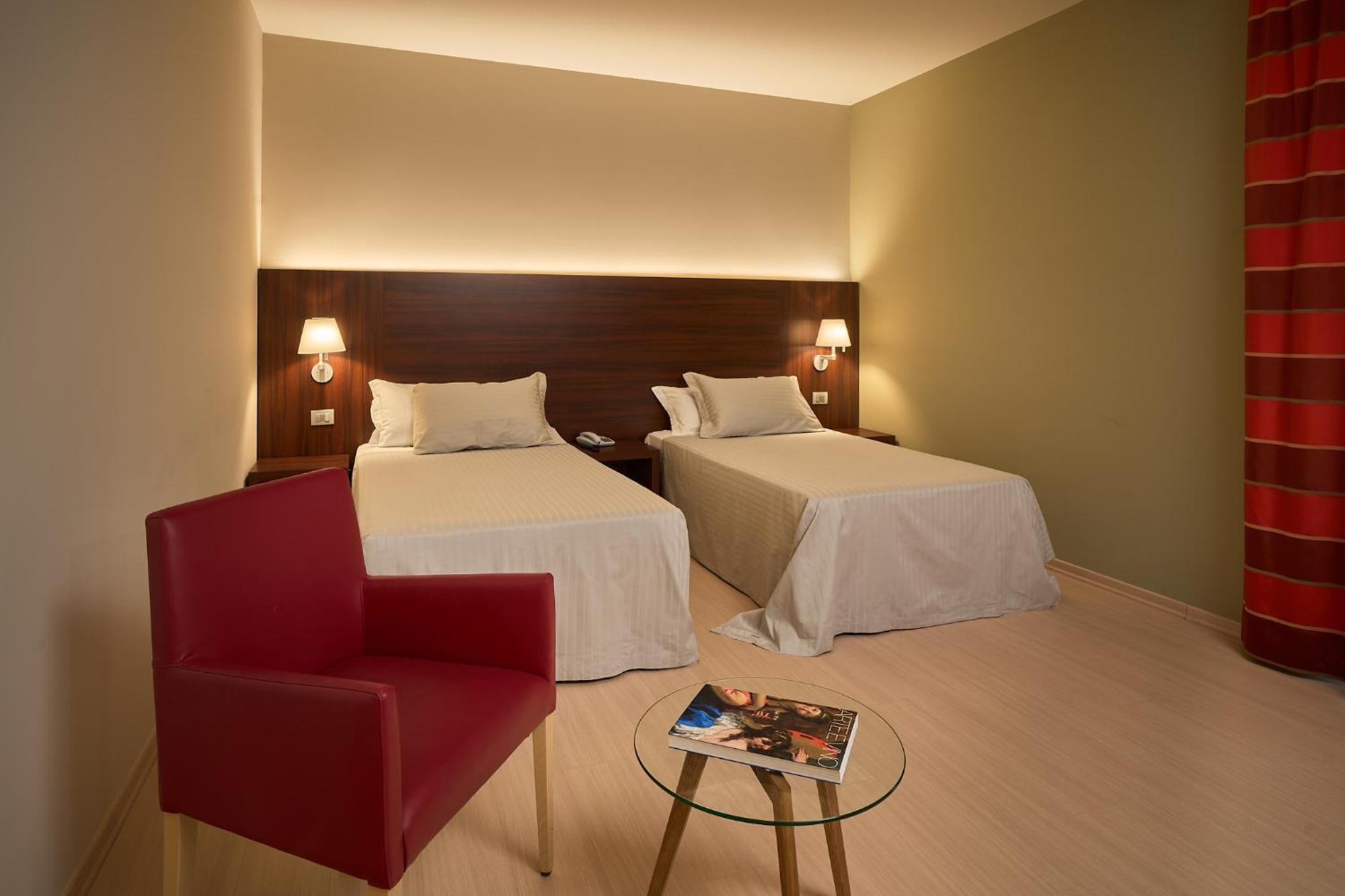 פוליניו Delfina Palace Hotel מראה חיצוני תמונה