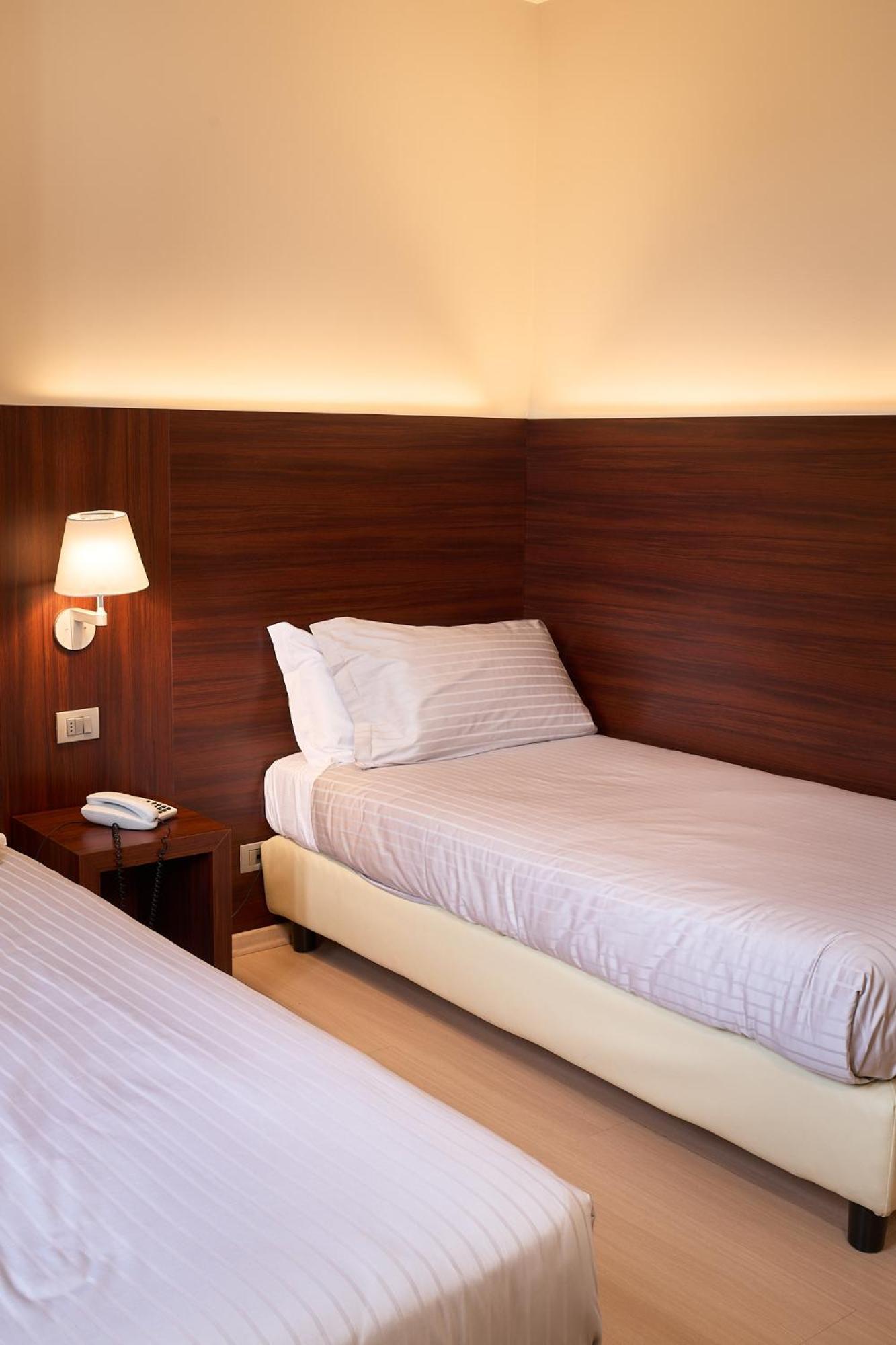 פוליניו Delfina Palace Hotel מראה חיצוני תמונה