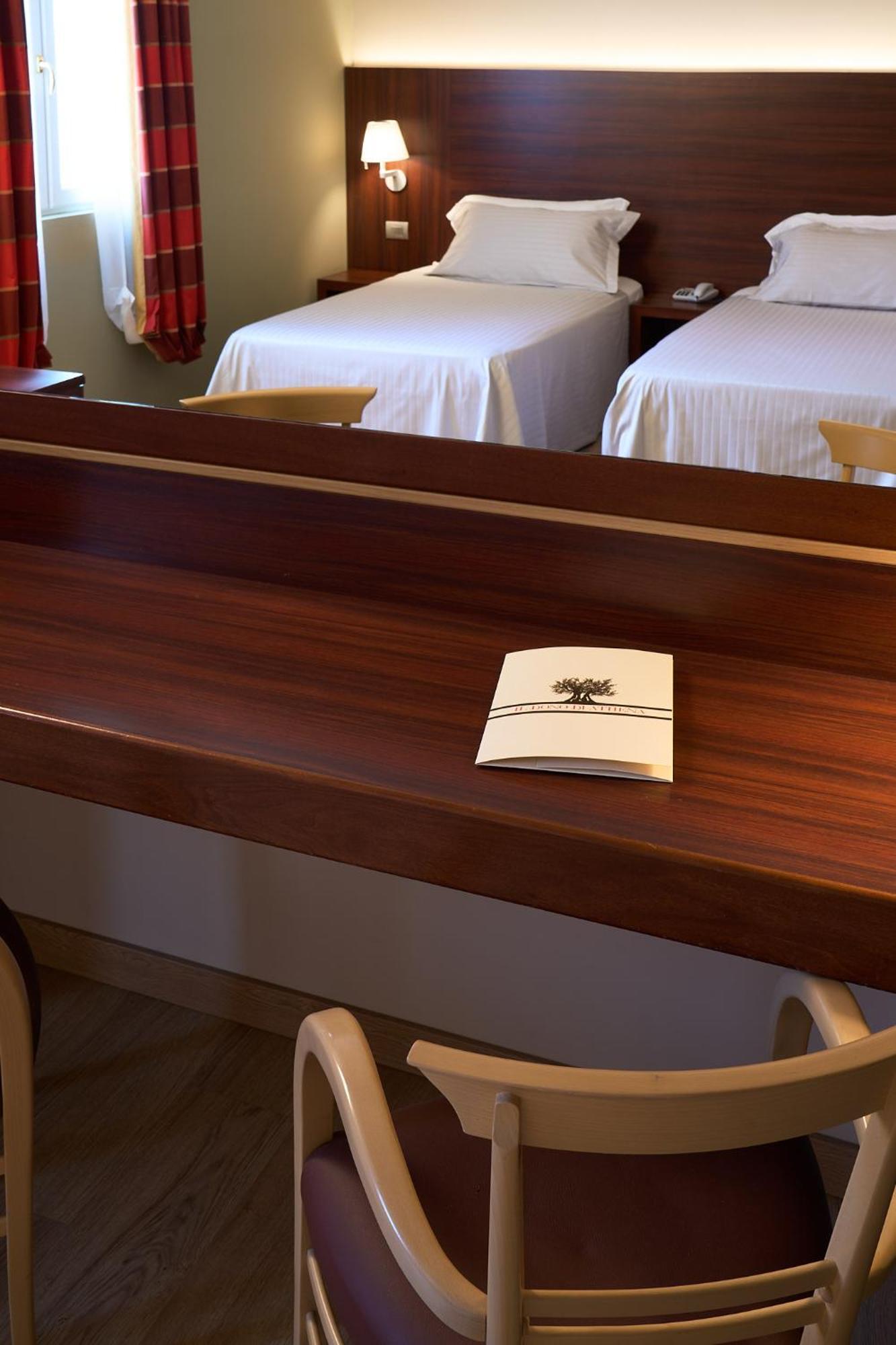 פוליניו Delfina Palace Hotel מראה חיצוני תמונה