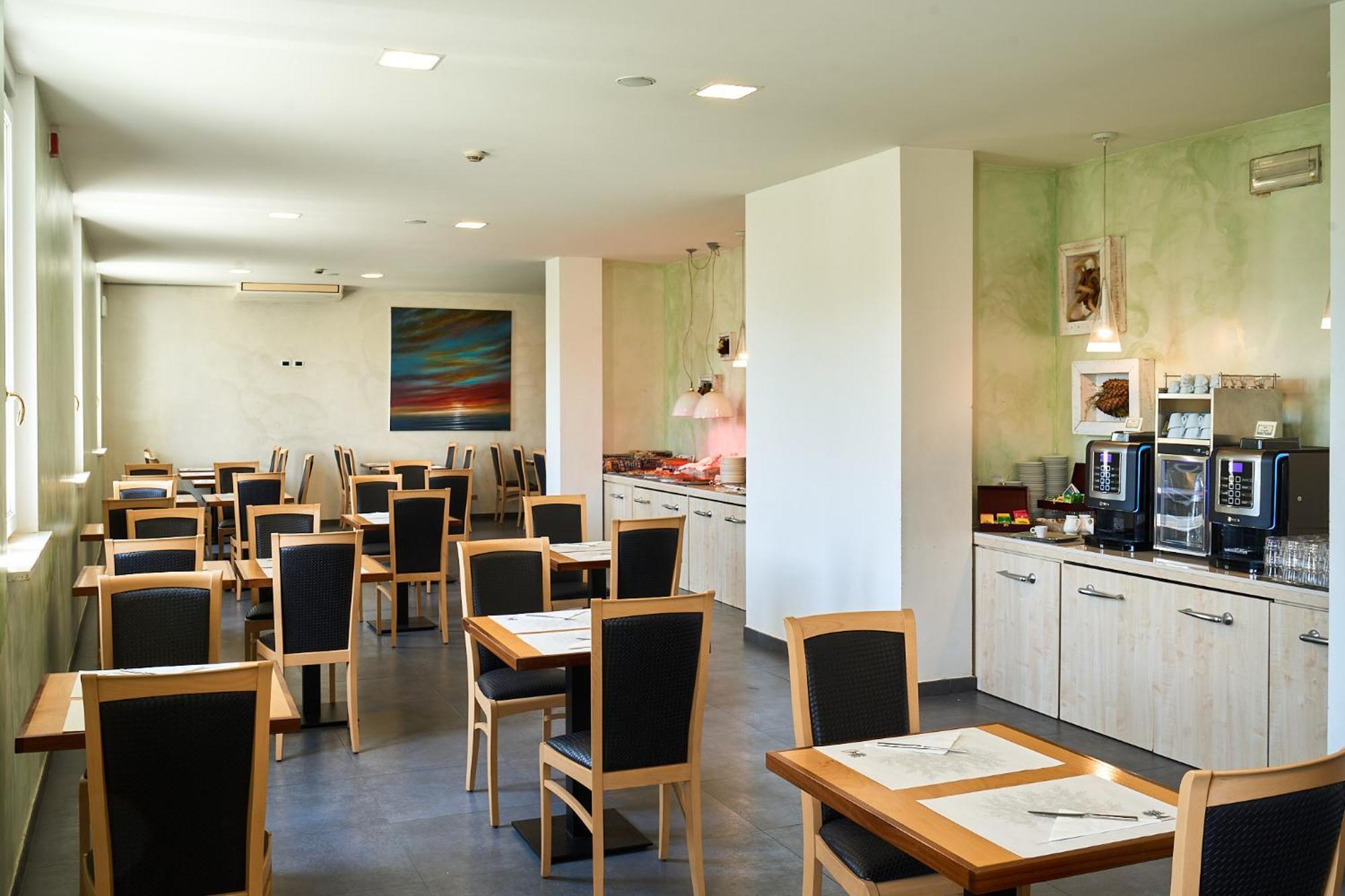 פוליניו Delfina Palace Hotel מראה חיצוני תמונה