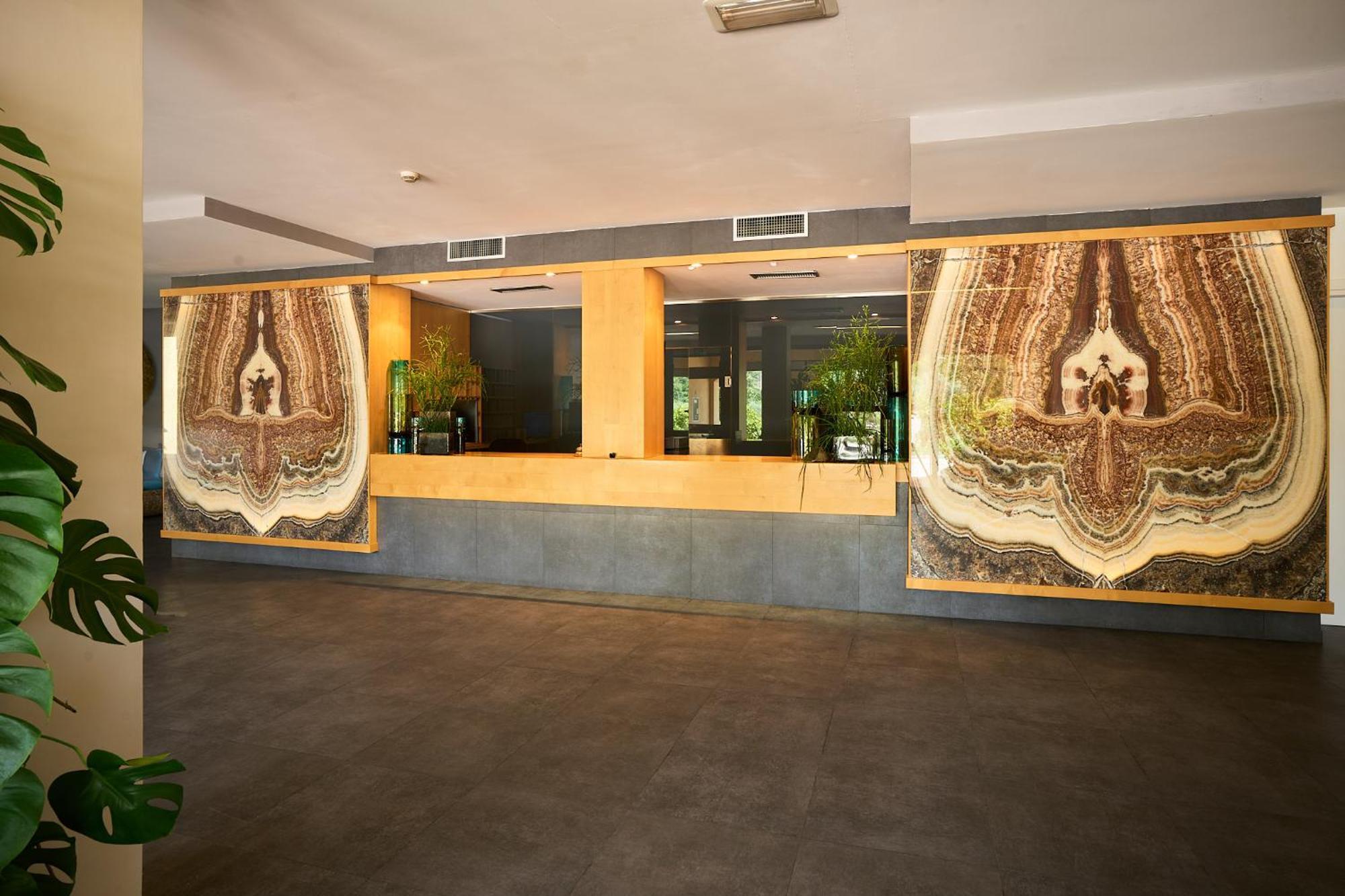 פוליניו Delfina Palace Hotel מראה חיצוני תמונה