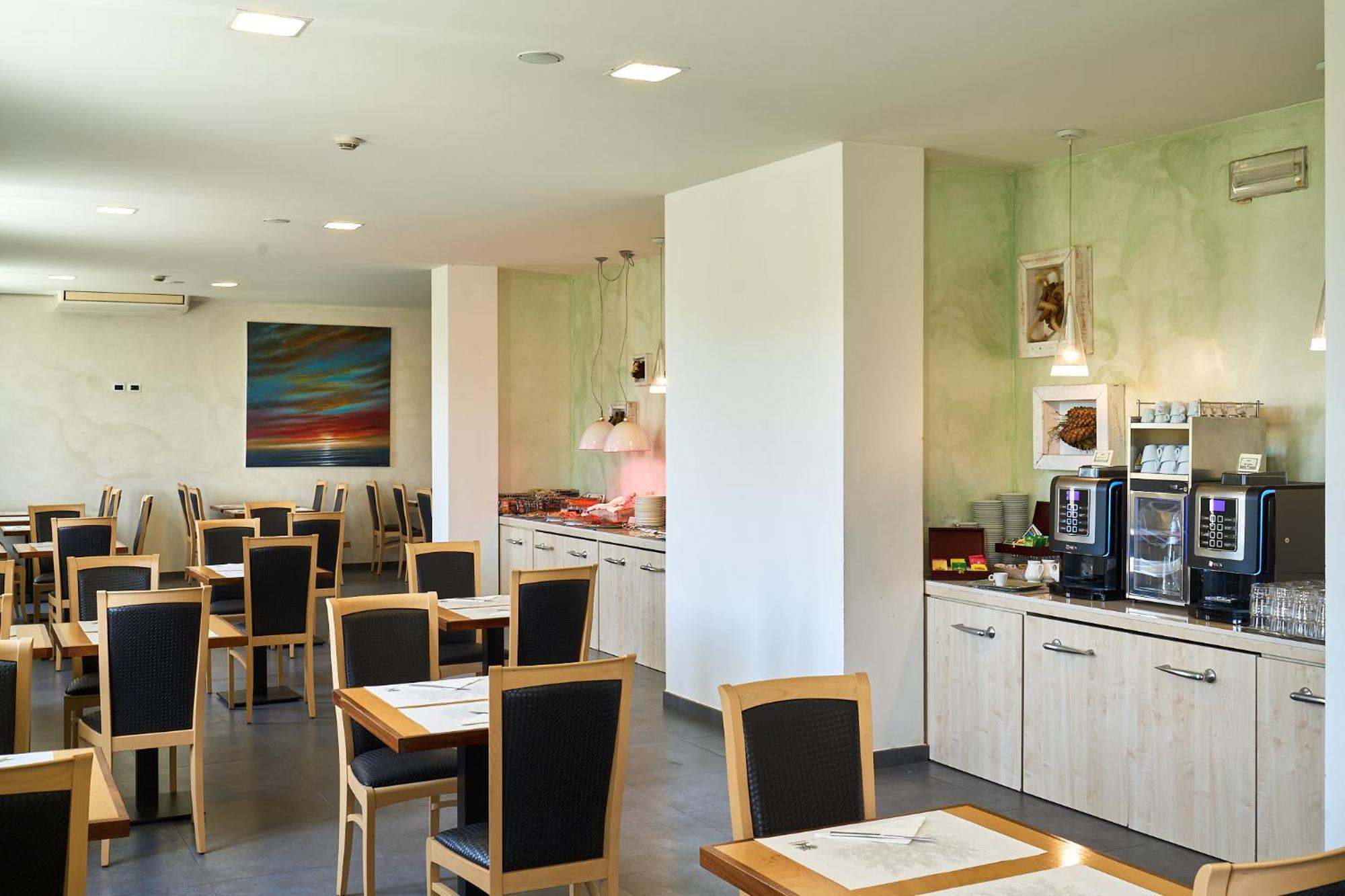 פוליניו Delfina Palace Hotel מראה חיצוני תמונה