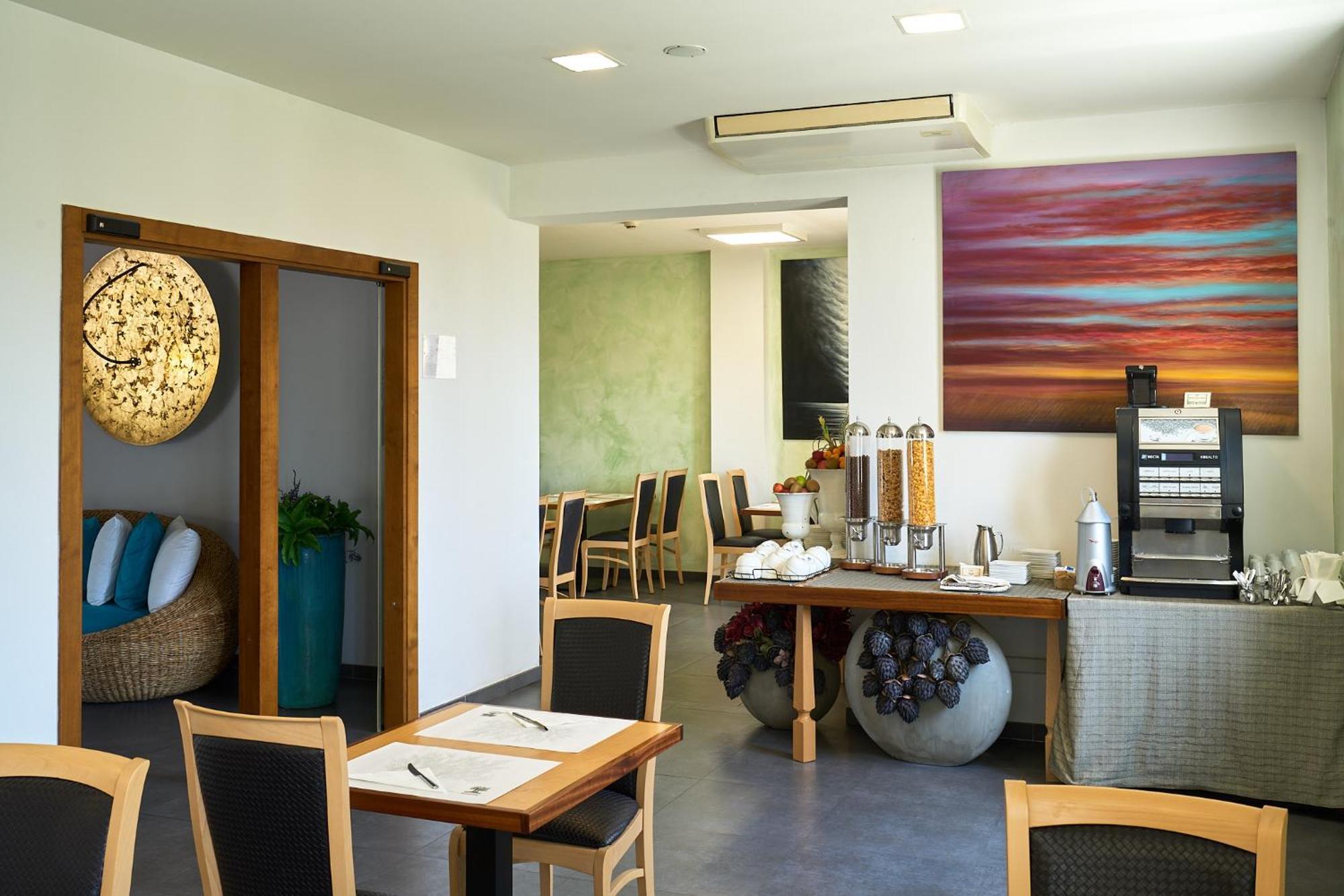 פוליניו Delfina Palace Hotel מראה חיצוני תמונה
