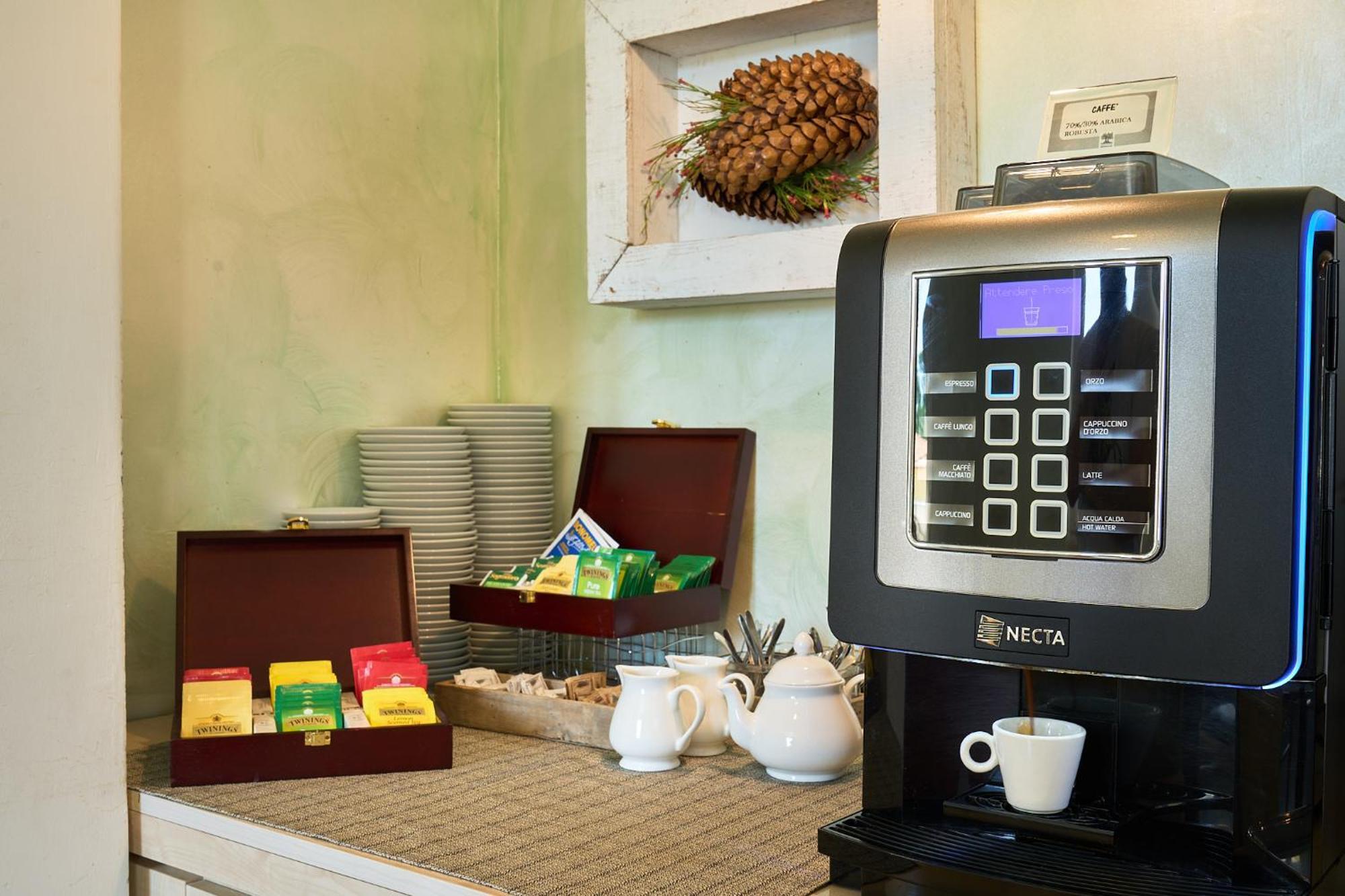 פוליניו Delfina Palace Hotel מראה חיצוני תמונה