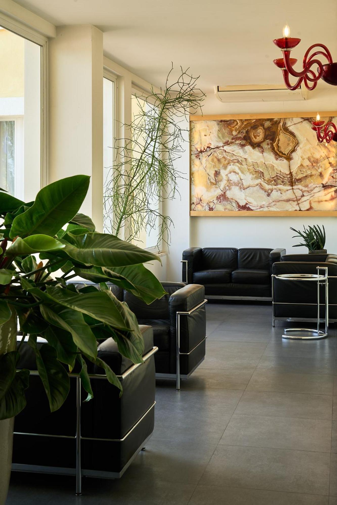 פוליניו Delfina Palace Hotel מראה חיצוני תמונה