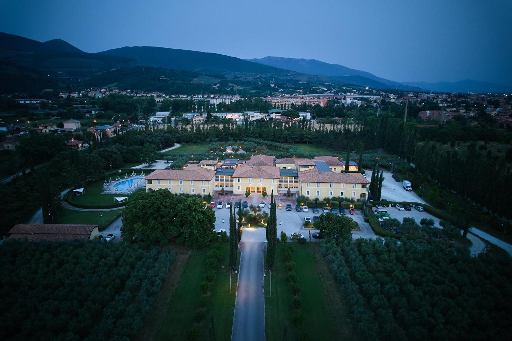 פוליניו Delfina Palace Hotel מראה חיצוני תמונה
