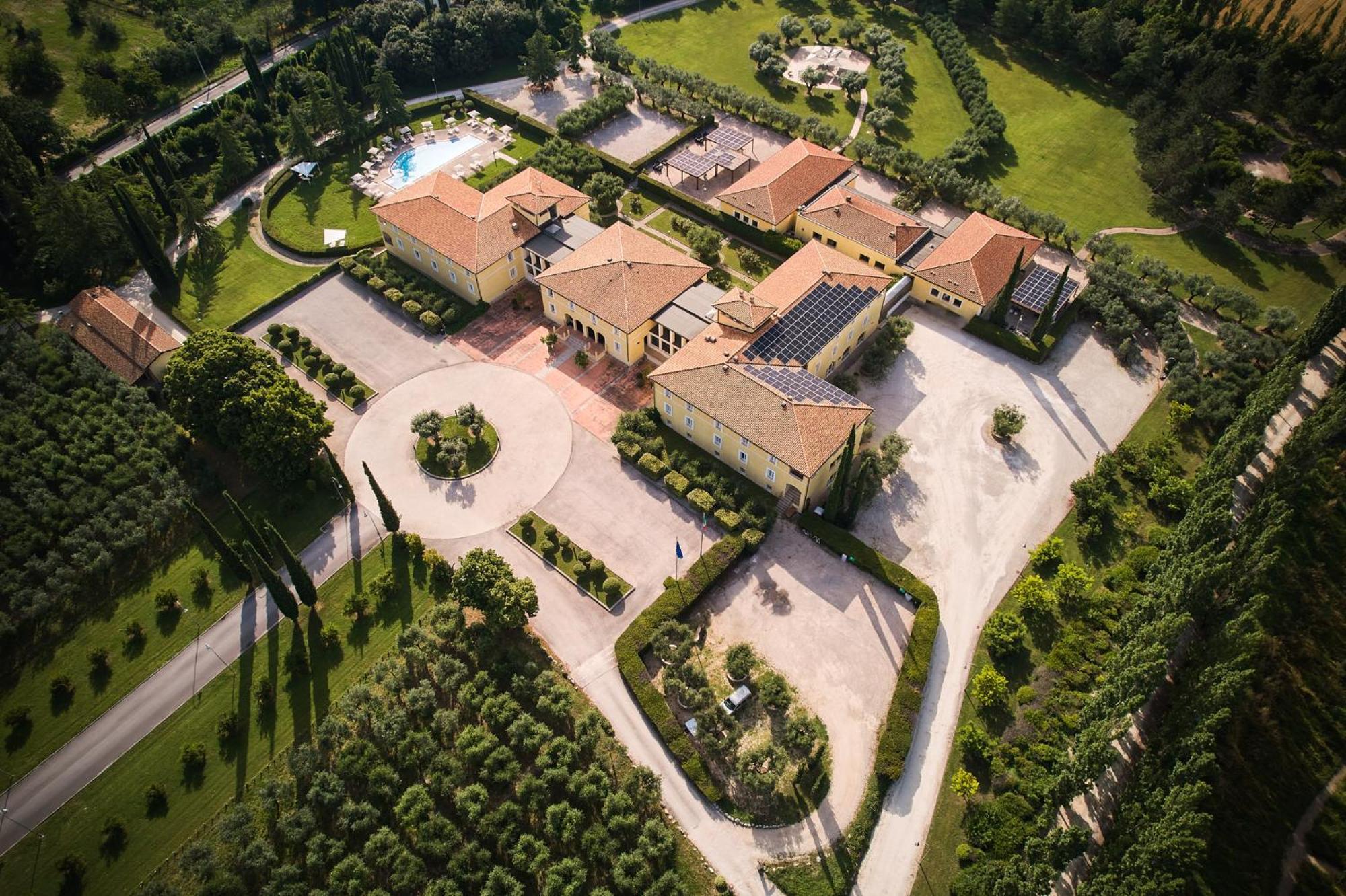 פוליניו Delfina Palace Hotel מראה חיצוני תמונה